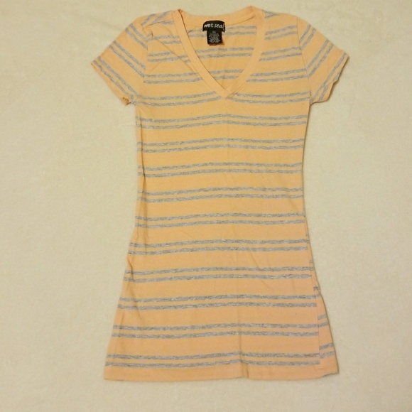 Wet Seal Tops - Fitted t-shirt